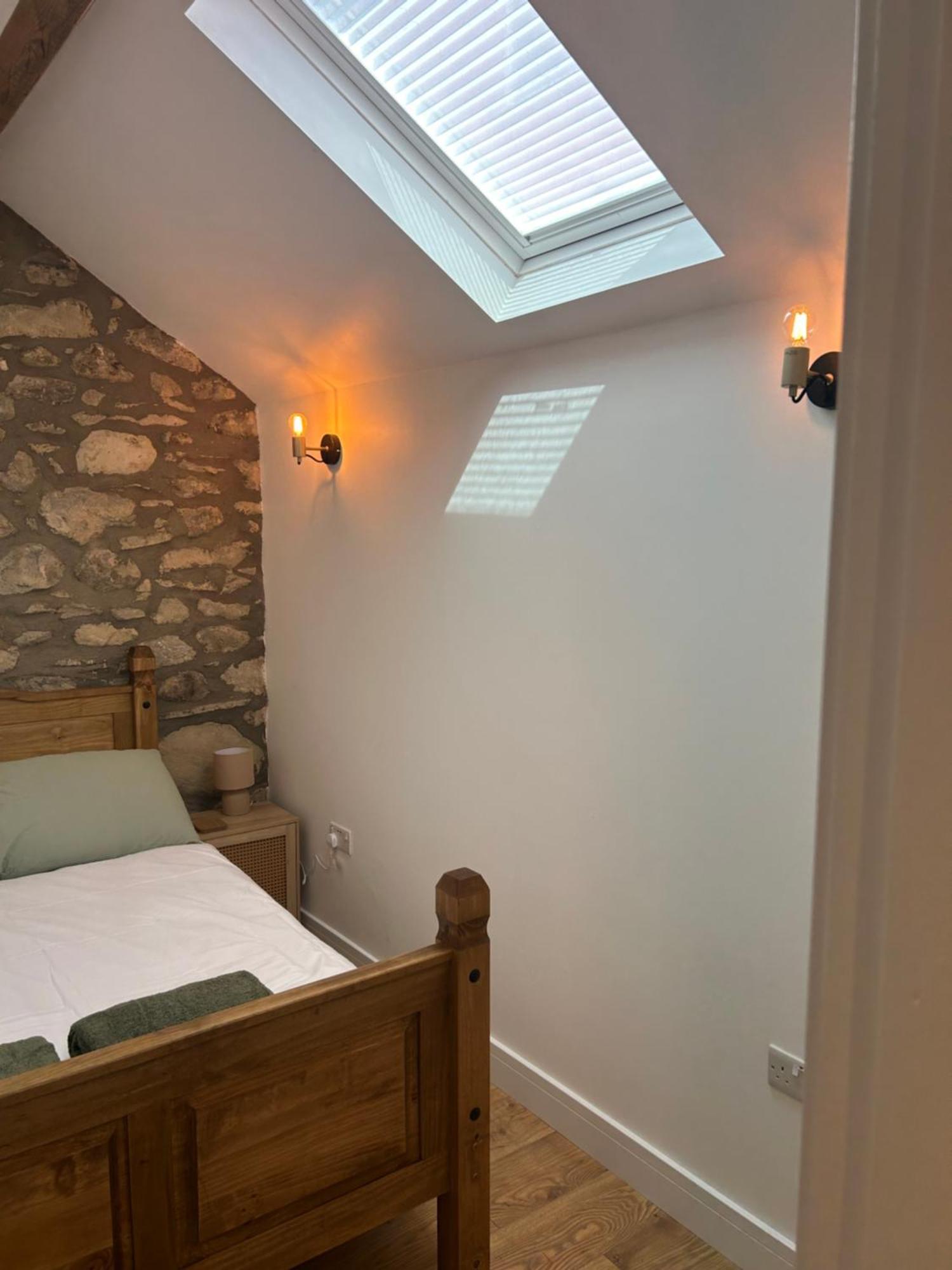 Cosy Modern Miners Cottage Llanllechid ภายนอก รูปภาพ